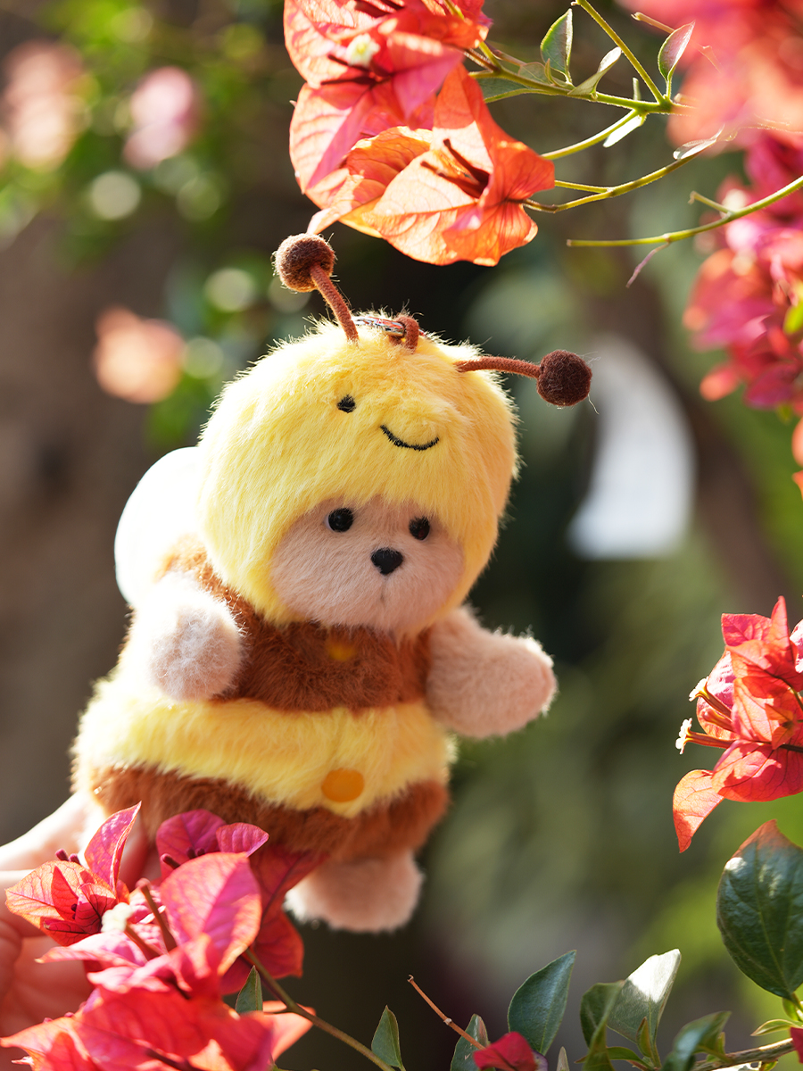 картинка Lina Медведь молочный Пчелка брелок XS (±15 см) 