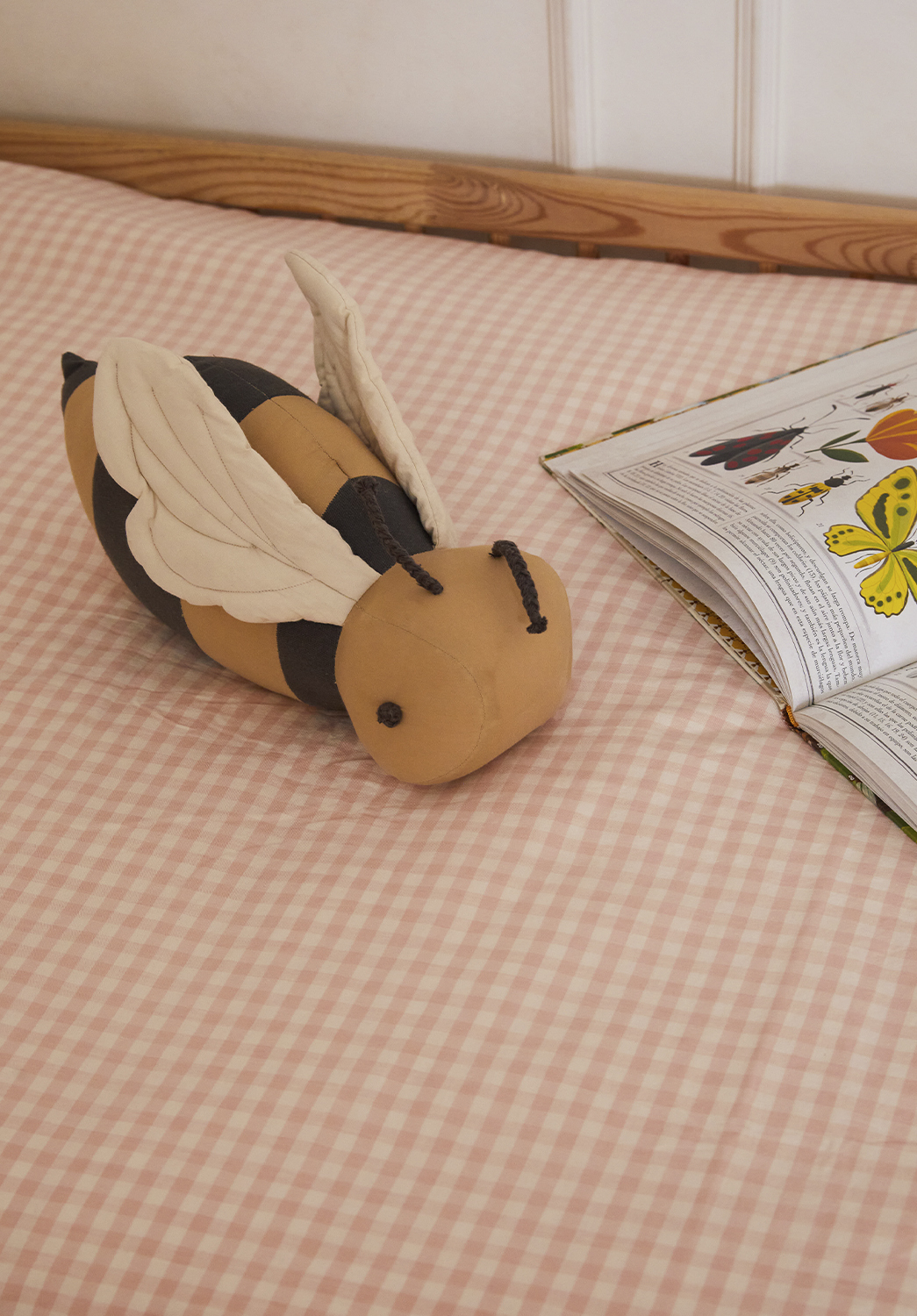 картинка Подушка Пчелка 14*36